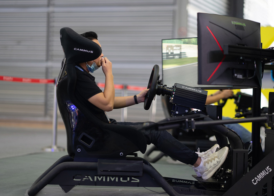 操縦室を競争させる人間工学に基づいて設計されていたサーボ モーターSim